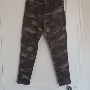 Pants, absolution for tummy control